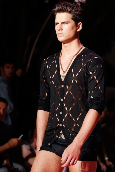 Look 10